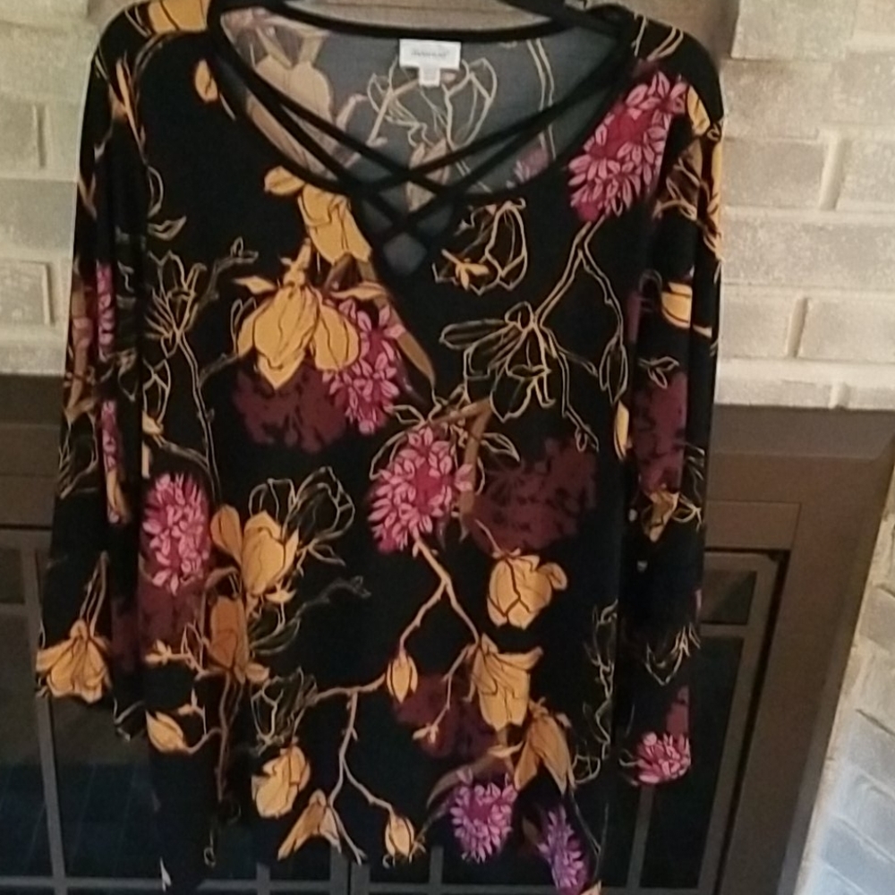 Avenue top/size 18/20 multi color